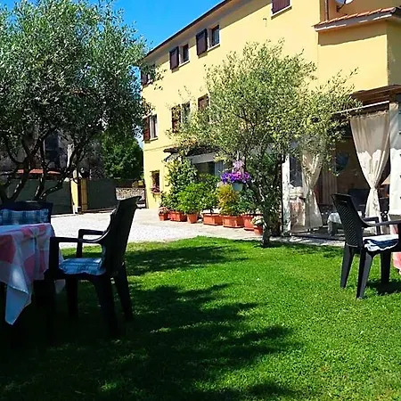 Le Travi Panzió Sarzana
