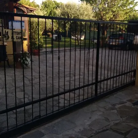 住宿加早餐酒店 乐特拉维酒店 萨尔扎纳